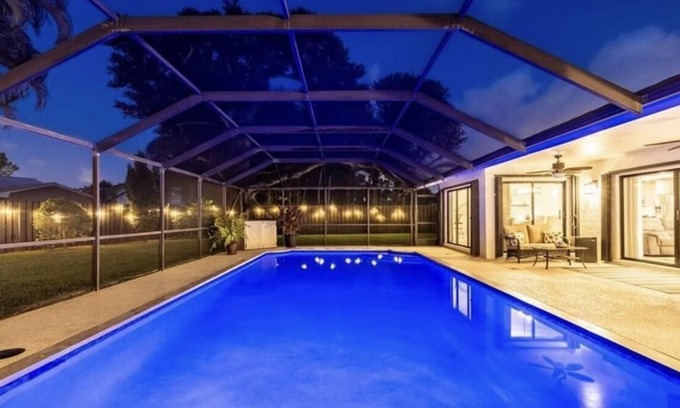 Plantation House | luxury spacious modern 4 bedroomsw/amazing pool