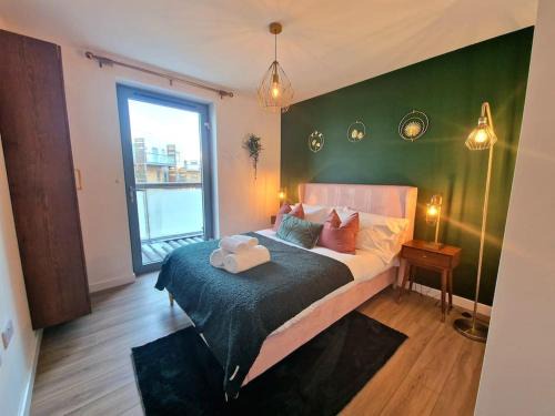 Cambridge Apartment | Luxury Station Apartment by Paymán Club