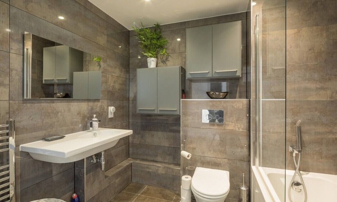 Cambridge Condo | Luxury Station 1 Bed Flat With Underground Parking