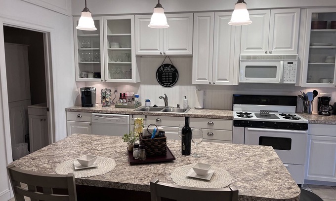 Flat Rock Condo | Luxury Studio Condo