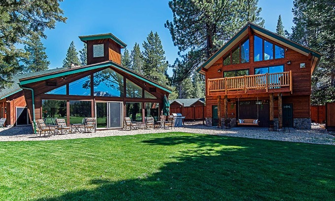South Lake Tahoe House | Luxury Swimming Pool Estate on Golf Course