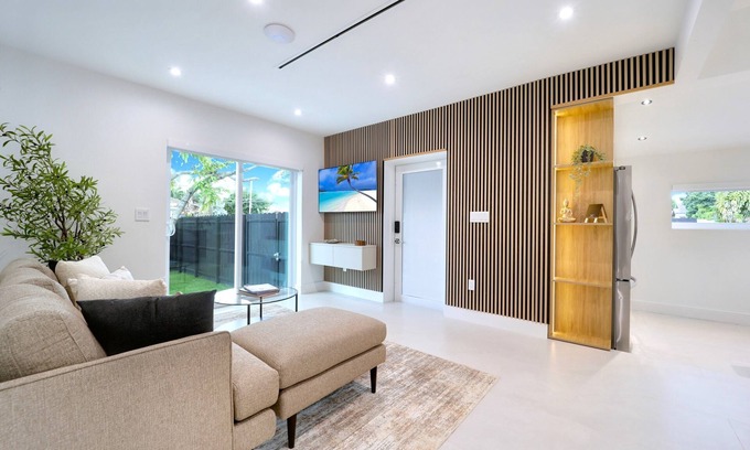 Flagami Villa | Luxury The Rock & Music Villa Miami!