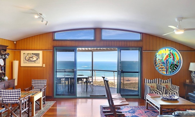 Point Lookout Apartment | Luxury three bedroom unit with spectacular beach and ocean views.