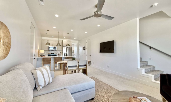 Kanab House | Luxury Townhome w/Red Rock Views Near Zion & Bryce