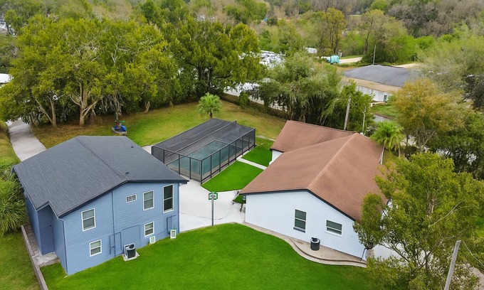 Lutz Villa | Luxury Tropical Pool Villa – Spacious Escape for Large Groups, Sleeps 22+