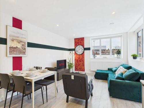 Hendon Apartment | Luxury Two Bed Sleeps 7 6 beds