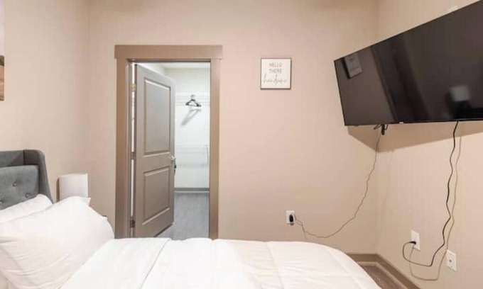 Fourth Ward Apartment | Luxury Uptown apartment