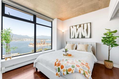 Gastown Apartment | Luxury Urban Escape with Million-Dollar Vancouver Views