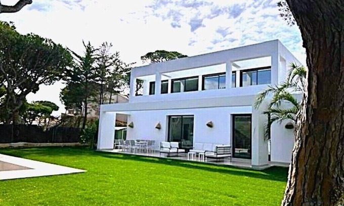 Cabo Roche Ski Chalet | Luxury Villa in Roche