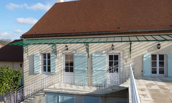 Puligny-Montrachet House | Luxury vigneron's home, secluded garden, a/c, in prestigious Puligny Montrachet