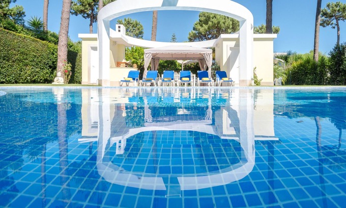 Charneca de Caparica e Sobreda Villa | Luxury Villa within Golf Resort, Pool,next to fantastic Beaches(Lisbon-Portugal)