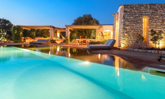Ostuni Villa | Luxury villa for 6 people with salt pool and in the middle of 14,000sqm