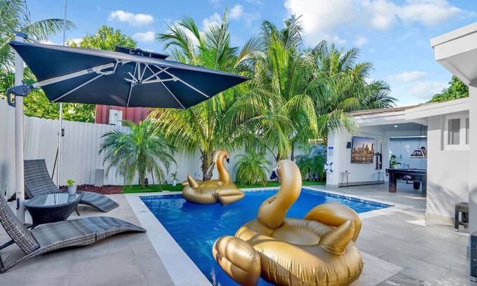 Miami Gardens Apartment | Luxury Villa |Heated Pool & Tub, Gym, Games & More