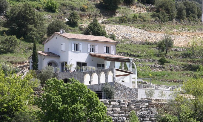 Ruoms Villa | Luxury Villa in Sampzon with Pool and Air Conditioning
