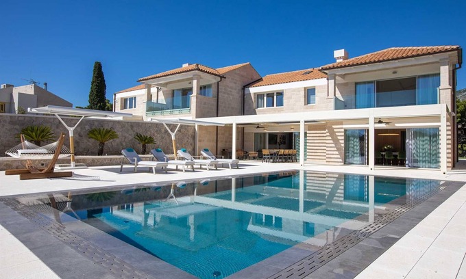 Cavtat Villa | Luxury Villa Noblesse - top of the line seafront villa in Cavtat