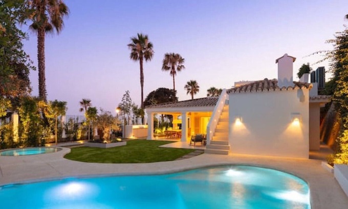 Golden Mile Villa | Luxury villa on the beach in Marbella Golden Mile