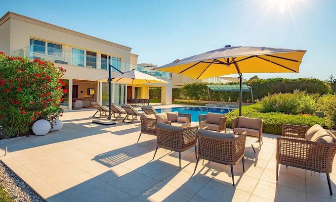 Crveni Vrh Villa | Luxury Villa Residenzia Imperiale with heated pool and sea view