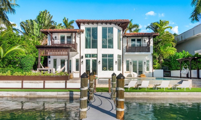 North Bay Village Villa | Luxury villa / Waterfront / Provate island / 5bd