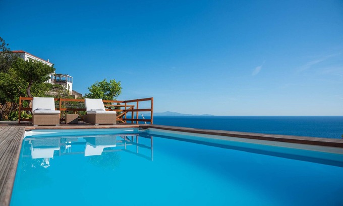 Maiori Villa | Luxury Villa Vittoria- Villa with garden, swimming pool and jacuzzi overlooking the sea