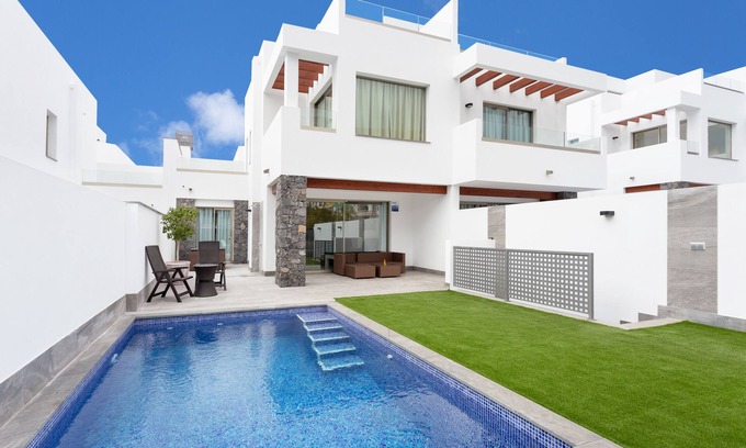 Los Cristianos Villa | Luxury Villa with Pool and air conditioning