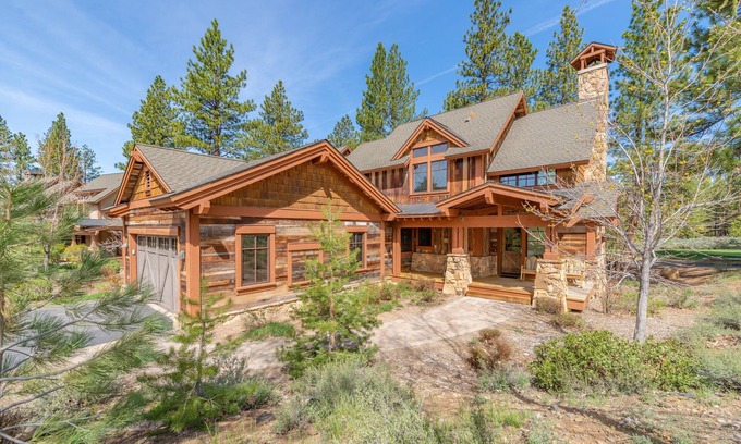 Truckee House | Luxury Villa with hot tub in Old Greenwood, minutes from world class skiing!