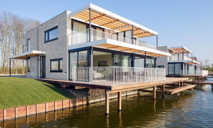 Oranjeplaat Villa | Luxury villa with jetty, at the Veerse Meer