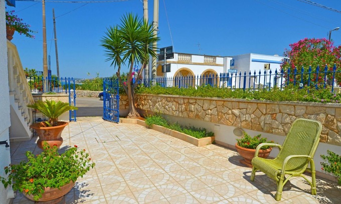 Marina San Gregorio Villa | Luxury villa with large terrace and sea view garden