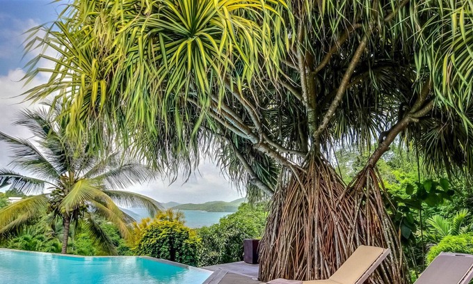 Tartane Villa | Luxury villa with pool, 4 bedrooms, sea view, 2h housekeeping 3 times / week
