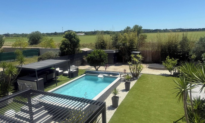 Caissargues House | Luxury villa with swimming pool and air conditioning