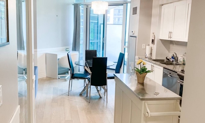 Bathurst Quay Condo | Luxury Waterfront Downtown Condo w/Pool & Parking