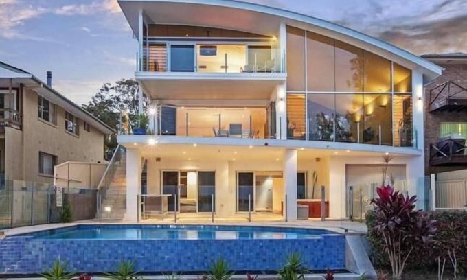 Balcolyn House | Luxury Waterfront Home with pool and spa family and pet friendly.
