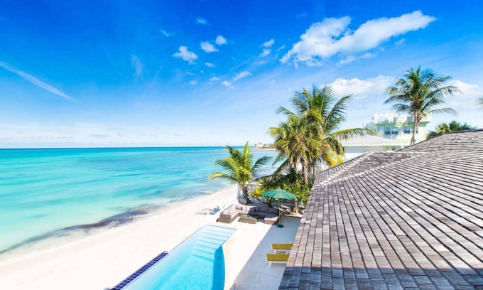 Nassau Villa | Luxury Waterfront Villa La Mouette with infinity Pool