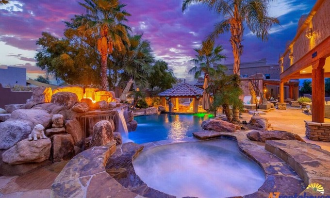 Peoria Villa | Luxury Winding Waterslide Oasis+SportCourt+Golf+SwimupBar+Playset+Firepits+PingPong+Pooltable