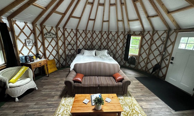 Alden Cabin | Luxury Yurt in charming Bellaire with Heat/AC