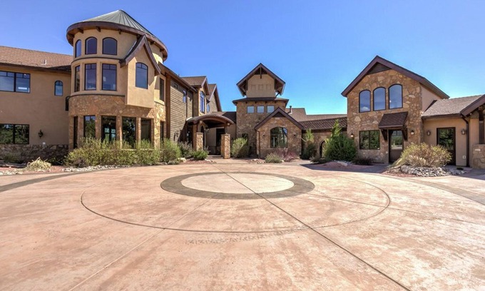 Zion National Park East Entrance Villa | Luxury Zion Villa, Epic Views, Gourmet kitchen, Hot tub, Great Family Retreat