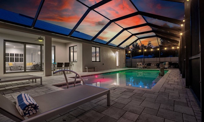 Bonita Shores House | LuxuryHome+MiniPutt&HeatedPool+FirePit+Close2Beach