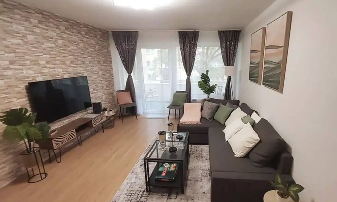 Furstenried-West Apartment | Luxus Wohnung für Mehr Platz mit Netflix in München