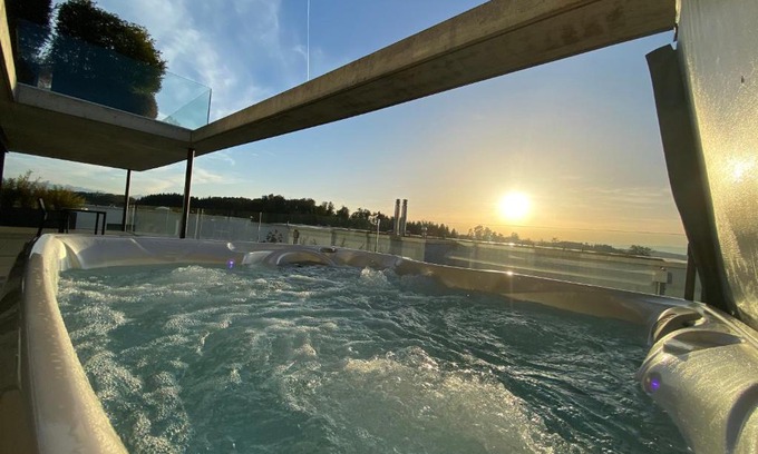 Gummenen Apartment | Luxusloft mit warmem Outdoor Whirlpool