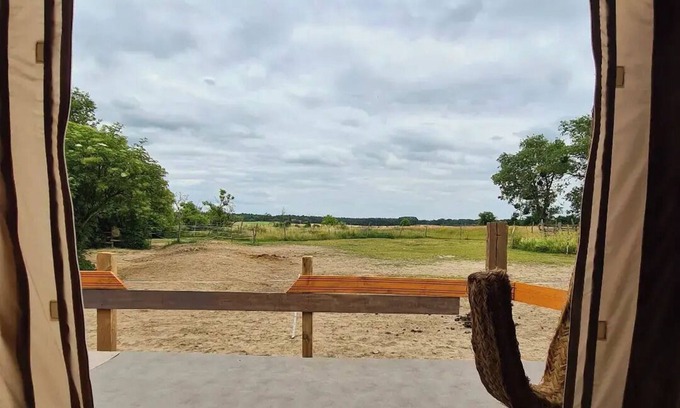 Schoeneberg b. Angermuende RV Rental | Luxuszelt in der Pferdeherde in Perfekten Westernambiente in Maximaler Natur