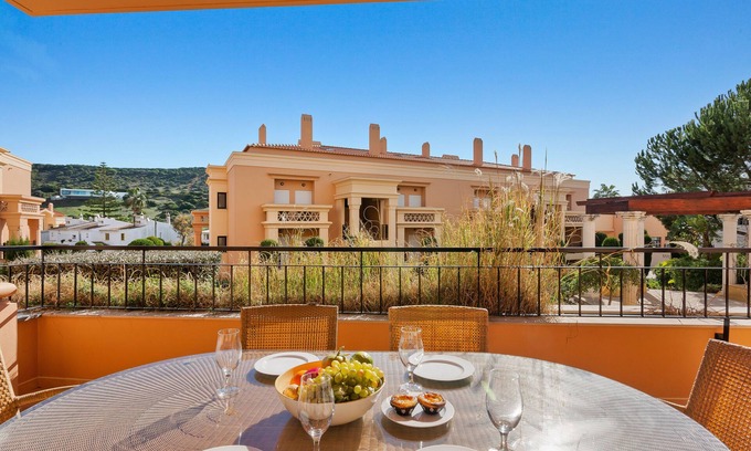 Praia da Luz Apartment | Luz/Lagos Luxury & Spacious 2bed Apartment Baia da Luz (200m to beach)
