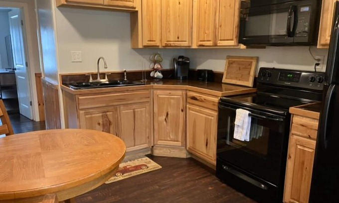 Lake Luzerne-Hadley Apartment | Luzerne Court Apartment