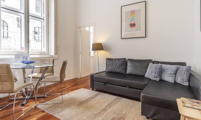 Sacramento Apartment | LV Premier Chiado CH6- AC, elevator, central, new