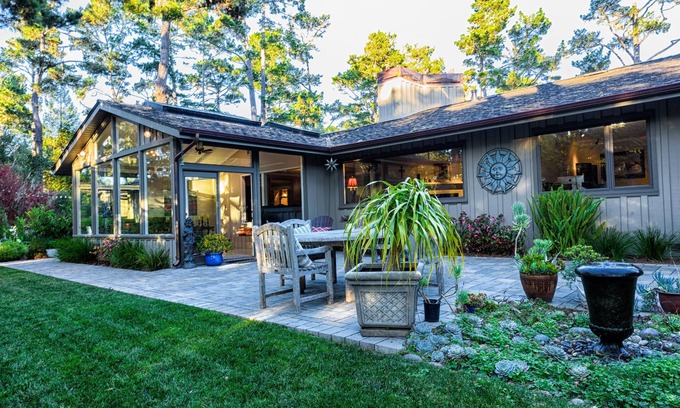 Del Monte Forest House | Lx47: Pebble Garden Retreat Home With Modern Kitchen