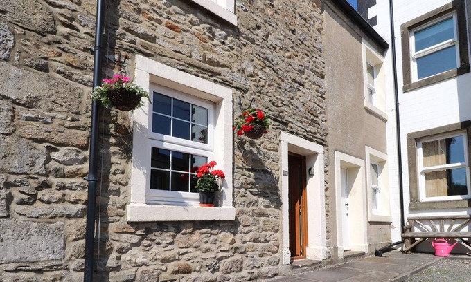 Giggleswick Cottage | LYCHGATE COTTAGE, pet friendly, character holiday cottage in Settle
