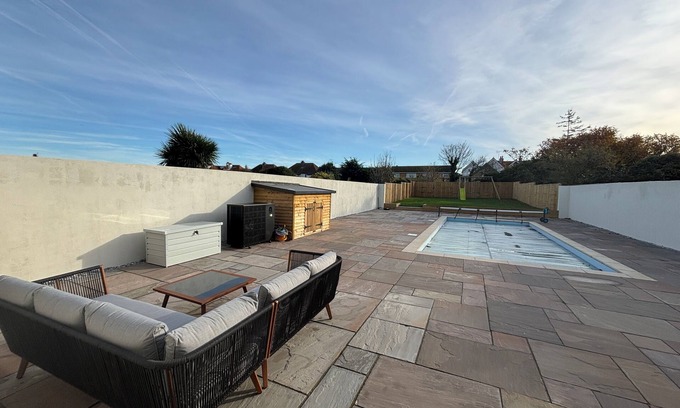 Broadstairs House | Lyla's | Holiday Home | Swimming Pool | Hot Tub | Parking