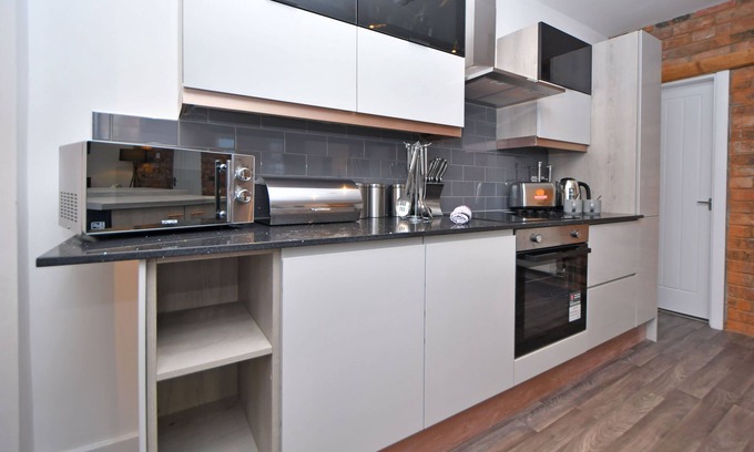 Crewe Apartment | Lyndale House - By Sigma Stays