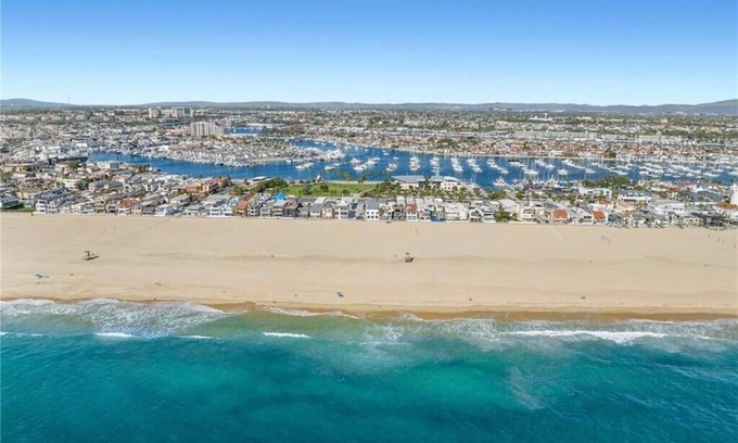 Balboa Peninsula Apartment | M Boutique Residence &Hotel