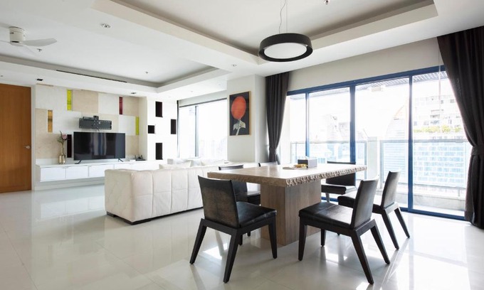 Ratchaprasong Apartment | M Estate Private Residence 3BR, Heart of Bangkok