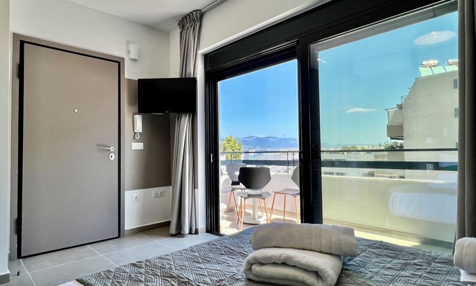 Moschato-Tavros House | M&M Entire private building with jacuzzi/rooftop