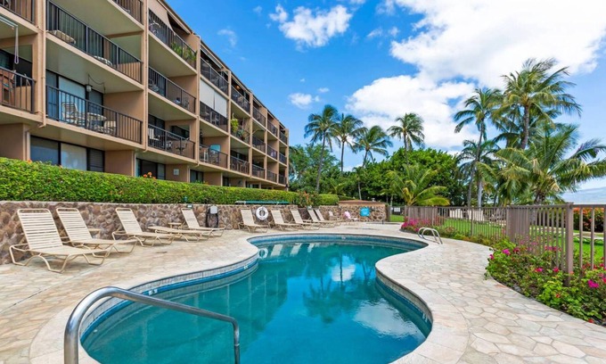Maalaea Hotel | Maalaea Banyans by Coldwell Banker Island Vacations